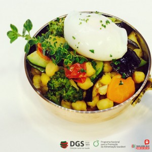 Estufado de Grão com Legumes e Ovos
